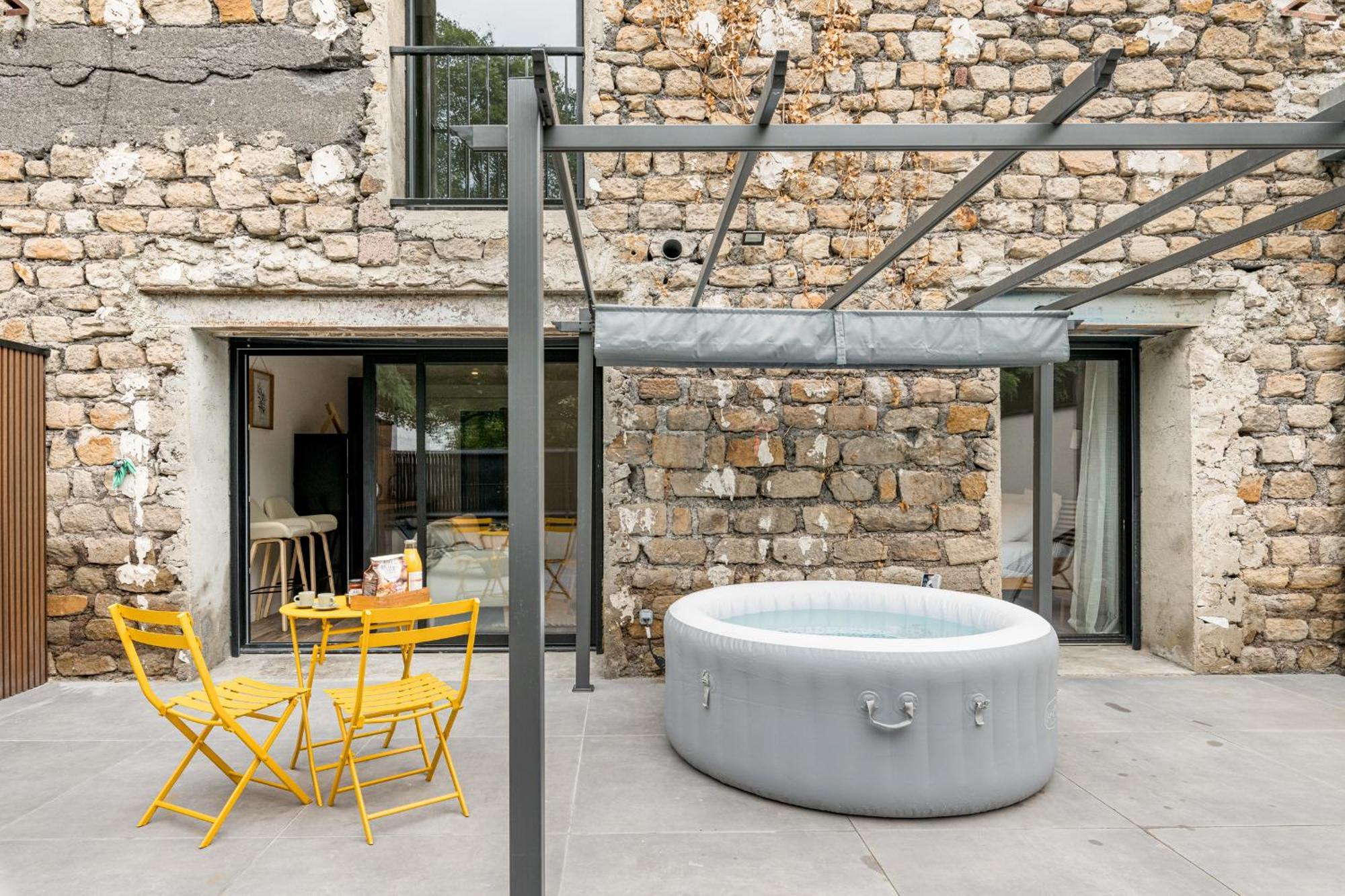 Chill Haven - Jacuzzi & Cinema - Queen Size - Parking - Terrasse Сент Етиен Екстериор снимка
